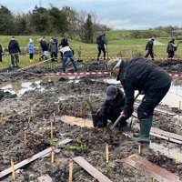 IMG 2807 Bedsteforælder Og Barnebarn Hjælper Hinanden